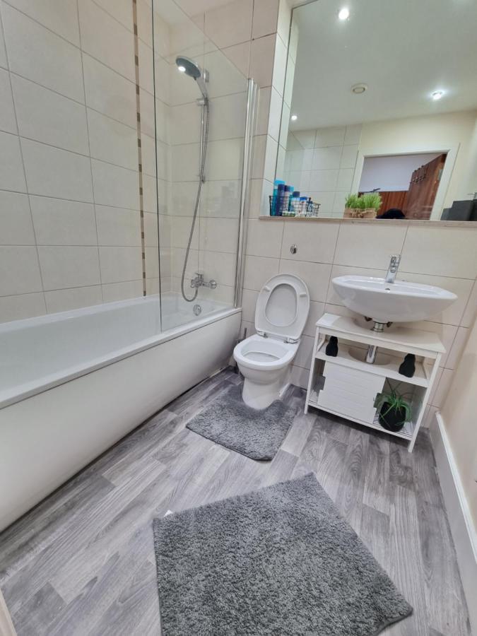 2 Bedroom - City Centre Location - Perfect For Family'S برادفورد المظهر الخارجي الصورة